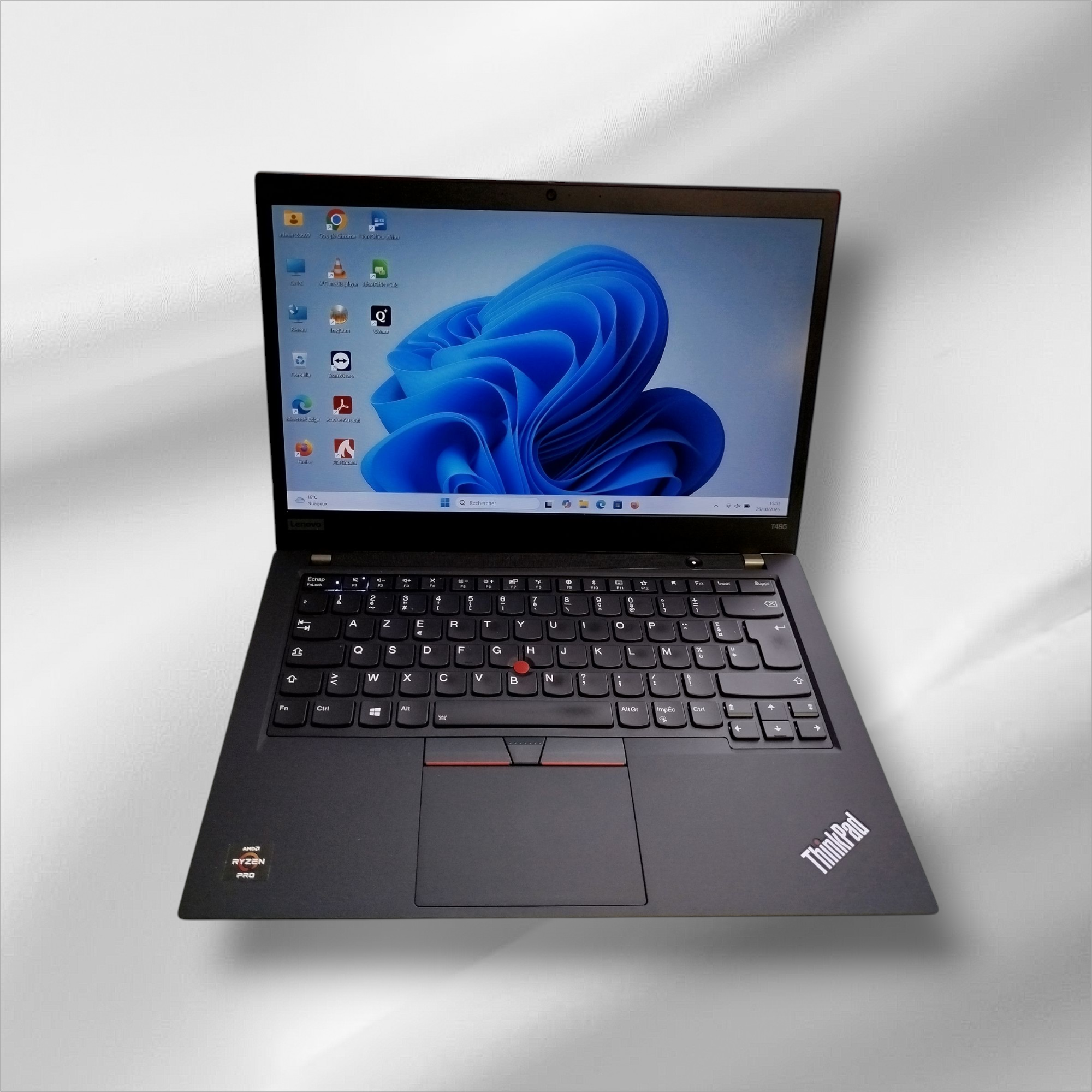 LENOVO T490 - Core i5 8th Gen - 1.6 GHz - 256 GB M2 SATA - 16 GB RAM - 14"